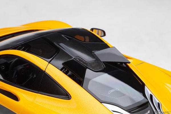 Xe Mô Hình McLAREN P1 1:18 Autoart (VOLCANO YELLOW W/ YELLOW/BLACK INTERIOR)