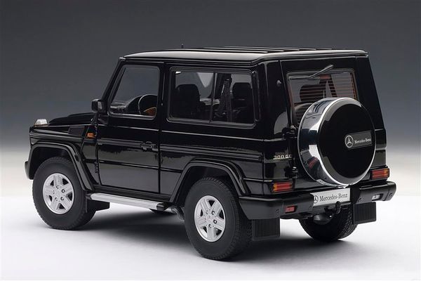 1/18 MERCEDES-BENZ G MODEL 90'S SWB (BLACK)u