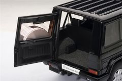 1/18 MERCEDES-BENZ G MODEL 90'S SWB (BLACK)u