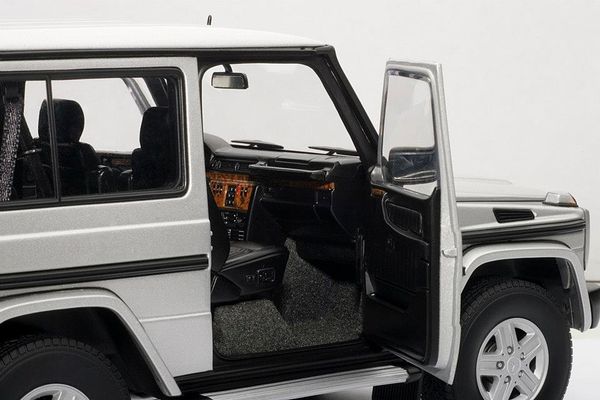 Xe Mô Hình Mercedes-Benz G Model 90'S Swb 1:18 Autoart (Bạc)