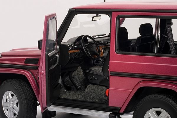 1/18 MERCEDES-BENZ G-MODEL 90'S SWB (RED)