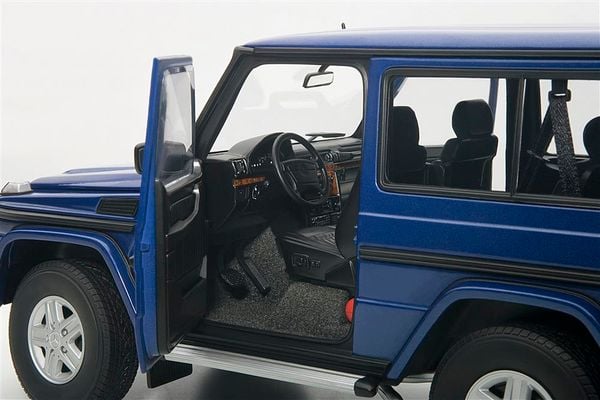 1/18 MERCEDES-BENZ G-MODEL 90'S SWB (BLUE)