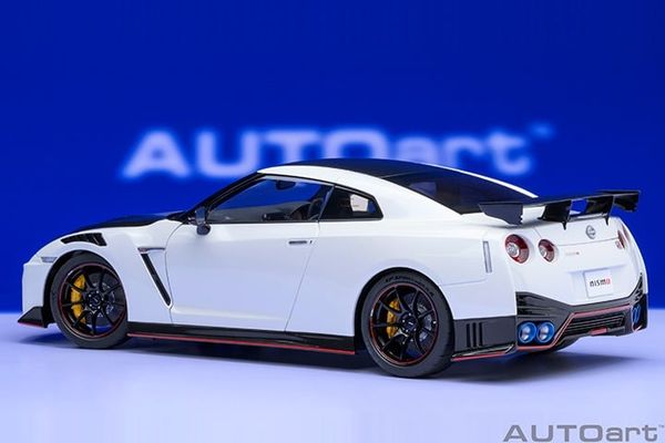Xe Mô Hình NISSAN GT-R (R35) NISMO 2022 SPECIAL EDITION 1:18 AUTOart ( Brilliant White Pearl )