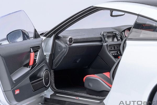 Xe Mô Hình Nissan GT-R R35 Nismo 2022 1:18 Autoart ( Ultimate Metal Silver )