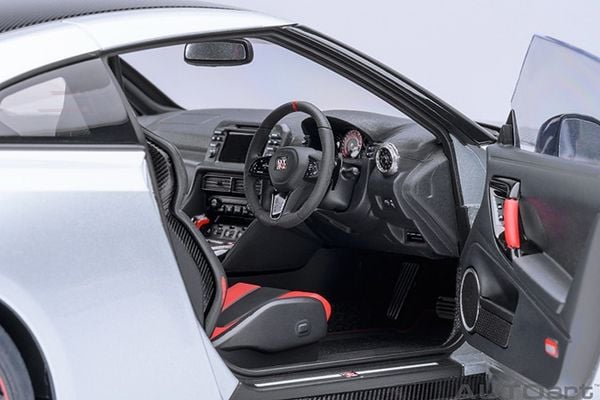 Xe Mô Hình Nissan GT-R R35 Nismo 2022 1:18 Autoart ( Ultimate Metal Silver )