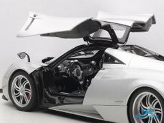 Xe Mô Hình Pagani Huayra 1:18 Autoart ( Bạc )