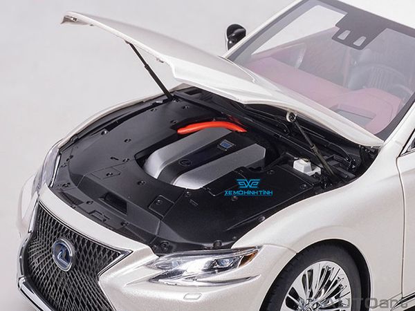 Xe Mô Hình Lexus LS 500h 1:18 Autoart ( Trắng )