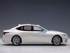 Xe Mô Hình Lexus LS 500h 1:18 Autoart ( Trắng )