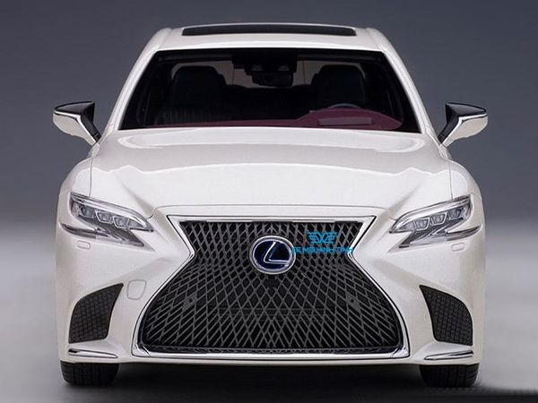 Xe Mô Hình Lexus LS 500h 1:18 Autoart ( Trắng )