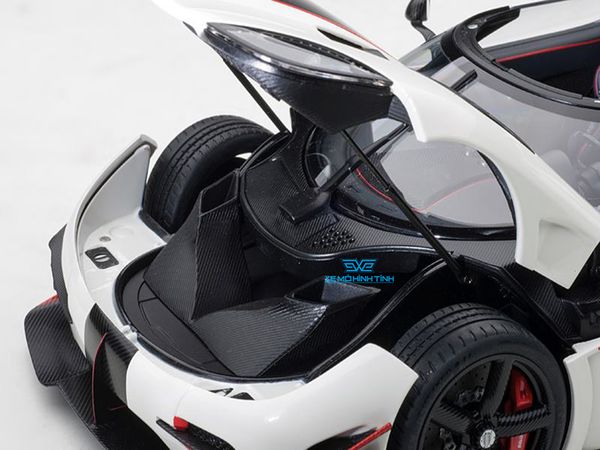 Xe Mô Hình Koenigsegg One:1 1:18 Autoart ( Trắng Viền Đen Đỏ )