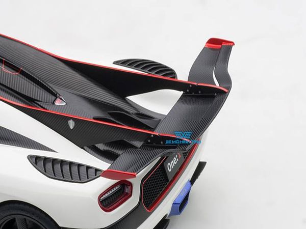 Xe Mô Hình Koenigsegg One:1 1:18 Autoart ( Trắng Viền Đen Đỏ )