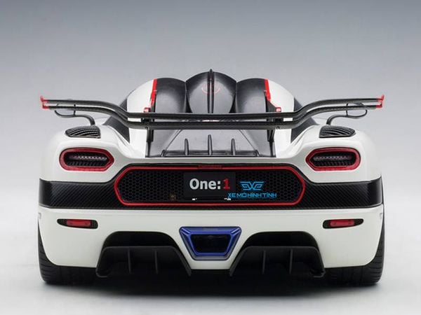 Xe Mô Hình Koenigsegg One:1 1:18 Autoart ( Trắng Viền Đen Đỏ )