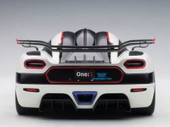 Xe Mô Hình Koenigsegg One:1 1:18 Autoart ( Trắng Viền Đen Đỏ )