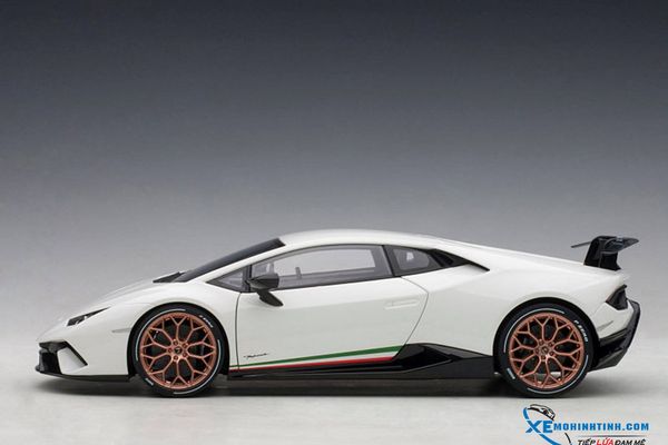 Xe Mô Hình LAMBORGHINI HURACAN PERFOMANTE 1:18 Autoart ( Trắng )