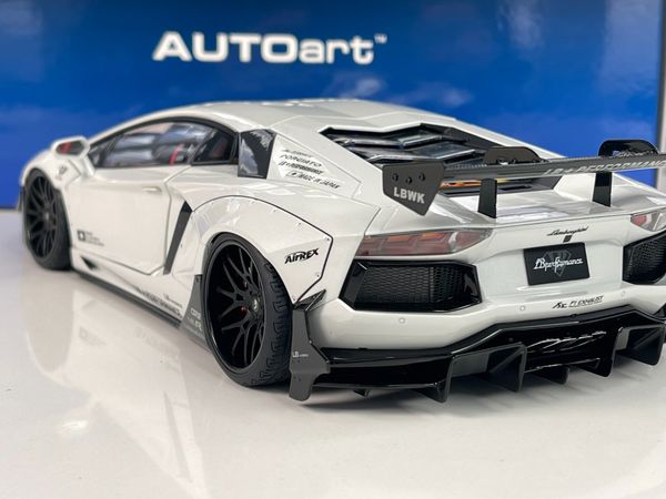 Xe Mô Hình Lamborghini Aventador Liberty Walk LB-Works Limited Edition 1:18 Autoart (Trắng Metallic)