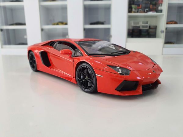 XE MÔ HÌNH LAMBORGHINI AVENTADOR LP700 1:18 WELLY-FX (CAM)