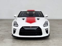 Xe Mô Hình Nissan GT-R(R35) 50th AnniVersary 1:18 MotorHelix (Brilliant Pear White)