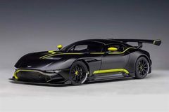 Xe Mô Hình Aston Martin Vulcan 2015 1:18 Autoart ( Matt Black/Green Stripes )