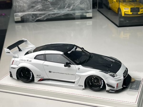 Xe Mô Hình Nissan GTR R35 Liberty Walk 1:18 LB Performance ( Trắng mui đen )