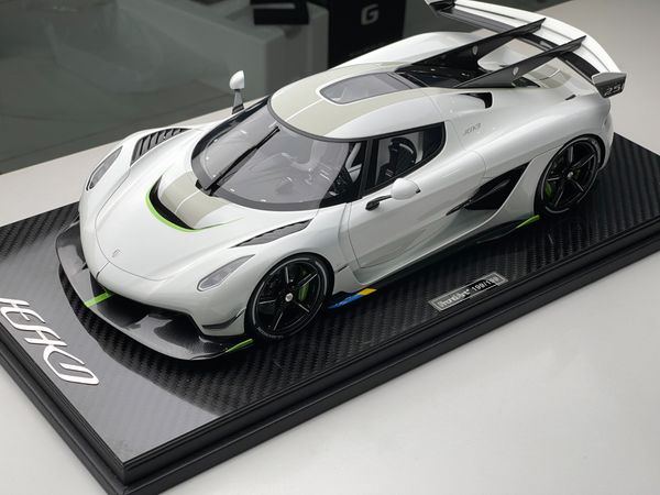 Xe Mô Hình Koenigsegg Jesko 1:12 FrontiArt ( Trắng )