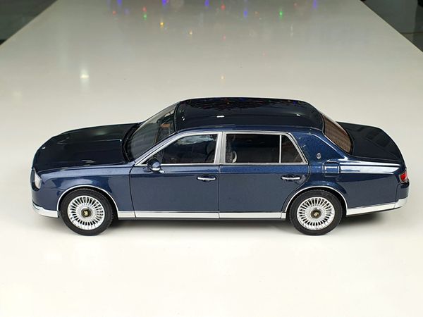 Xe mô hình Toyota Century 1:18 LCD (Blue)