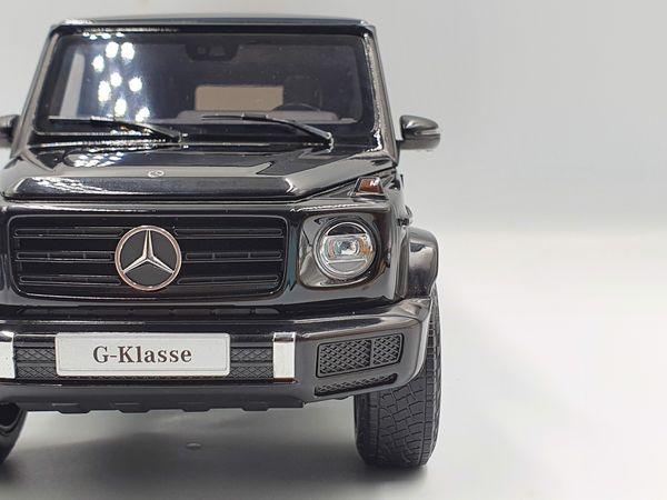 Xe Mô Hình Mercedes-Benz G-Class 2018 Limited Edition 500 pcs 1:18 Minichamps ( Đen )