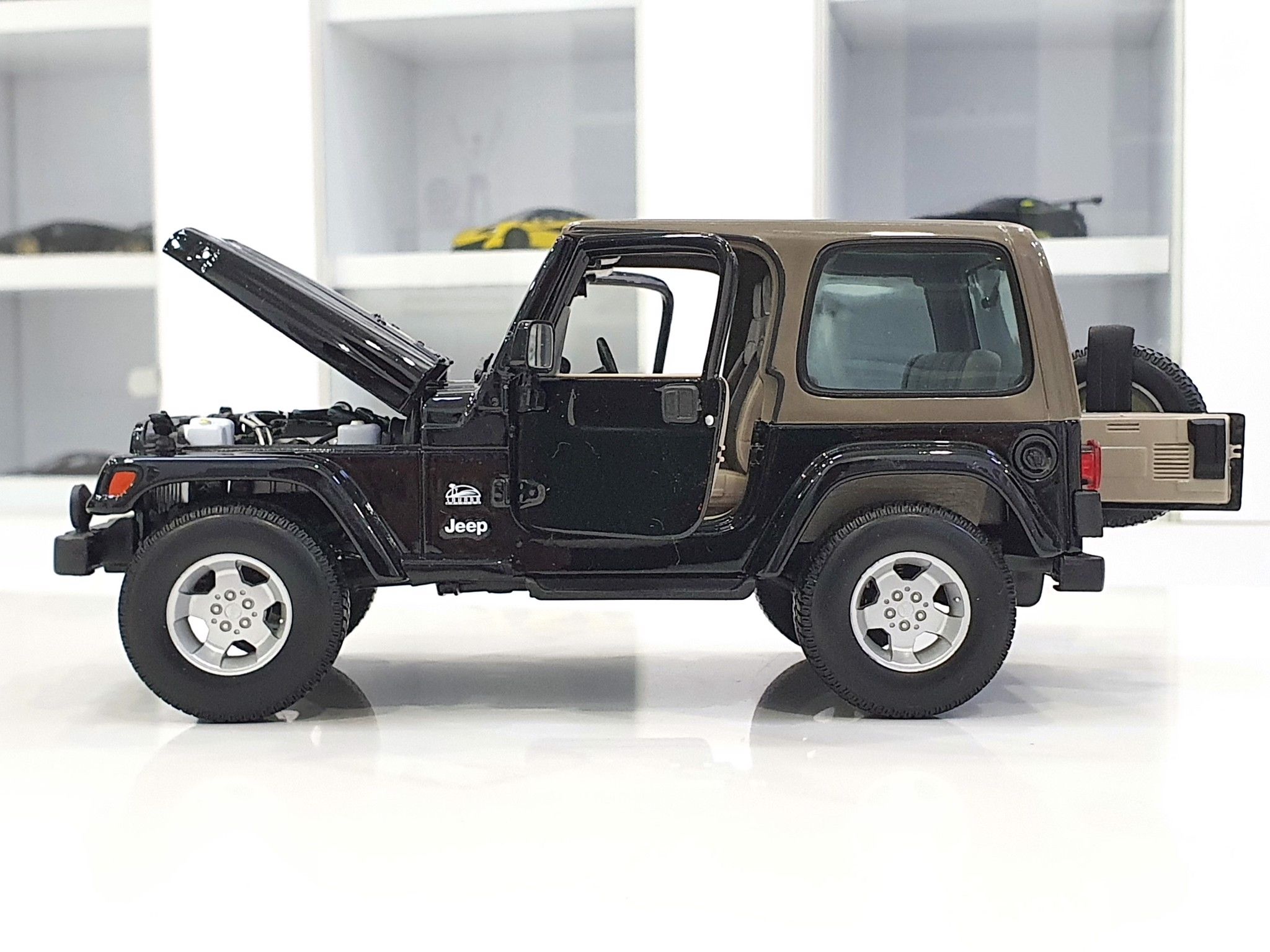 Xe Mô Hình Jeep Wrangler Sahara 1:18 Maisto (Đen) – Shop Xe Mô Hình Tĩnh