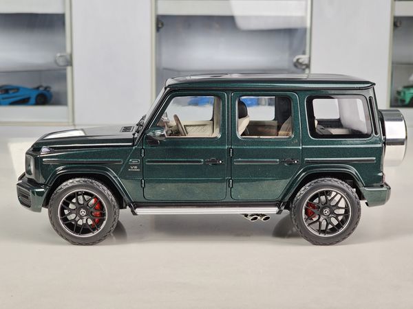 Xe Mô Hình Mercedes-Benz AMG G63 2018 1:18 Minichamp ( Xanh )