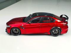 Xe mô hình Alfa Giulia GTA M-Rosso 2021 1:18 Solido (Đỏ)