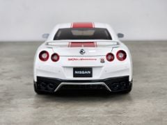 Xe Mô Hình Nissan GT-R(R35) 50th AnniVersary 1:18 MotorHelix (Brilliant Pear White)