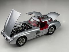 Xe Mô Hình Mercedes-Benz 300 SLR, the Uhlenhaut Gullwing Coupe 1955 1/18 CMC