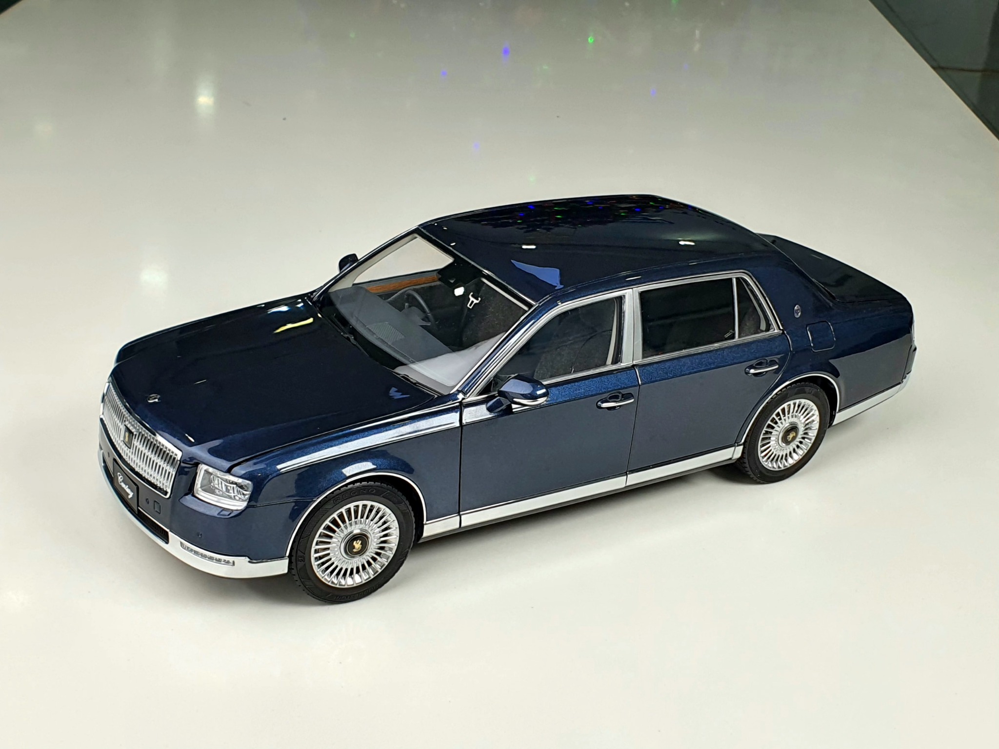1/18 LCD トヨタ センチュリー TOYOTA CENTURY 1-18 Toyota Century Diecast model car -Black color-力成达