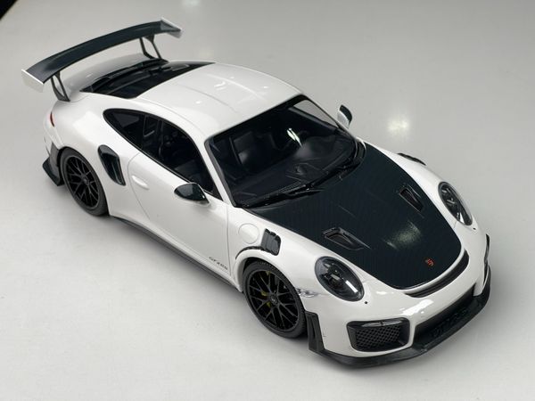 Xe Mô Hình Porsche 911 (911.2) GT2 RS 2018 1:18 Minichamps (Trắng)