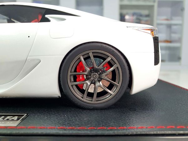 Xe Mô Hình Lexus LFA 2012 1:18 IVY Model (Trắng)