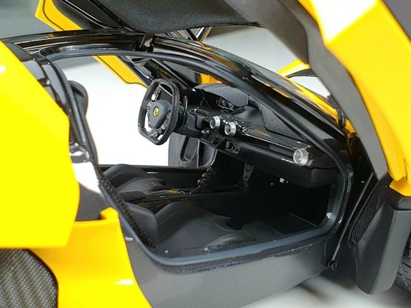 Xe Mô Hình Ferrari LaFerrari 1:18 BBR Models ( Vàng Mui Đen )