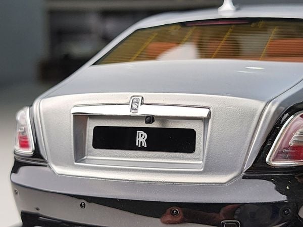 Xe Mô Hình Rolls-Royce Ghost 1:18 HH Model ( Đen/ Mui Bạc Nội Thất Hồng )