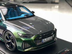 Xe Mô Hình Audi RS6 Avant (C8) 1:18 Motor Helix (Tím Biến Màu )