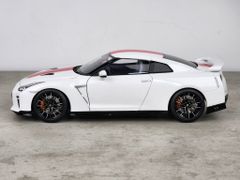 Xe Mô Hình Nissan GT-R(R35) 50th AnniVersary 1:18 MotorHelix (Brilliant Pear White)