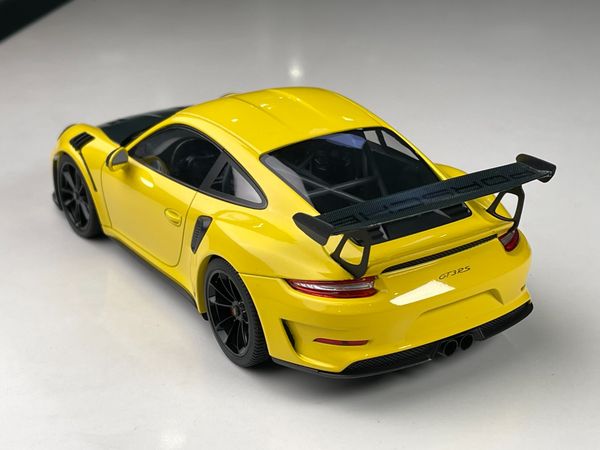 Xe Mô Hình Porsche 911 (911.2) GT2 RS 2018 1:18 Minichamps (Vàng)
