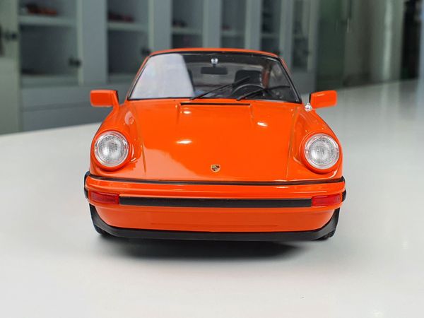 Xe mô hình Porsche 911 3.0 Carrera Orange 1977 1:18 Solido (Cam)