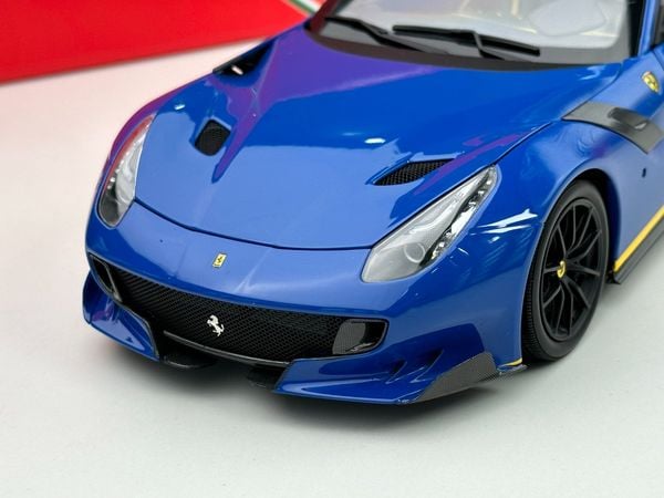 Xe Mô Hình Ferrari F12 TDF Azzurro Dino 1:18 BBR ( Xanh Sọc Vàng )