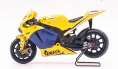 XE MÔ HÌNH YAMAHA M1 NO 46 1:18 NEWRAY (VÀNG)