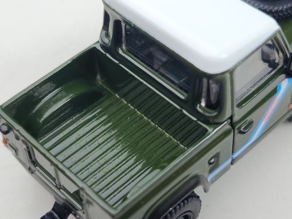 Xe Mô Hình Land Rover Defender 90 Pikup Bronze Green LHD 1:64 MiNiGT ( Xanh )