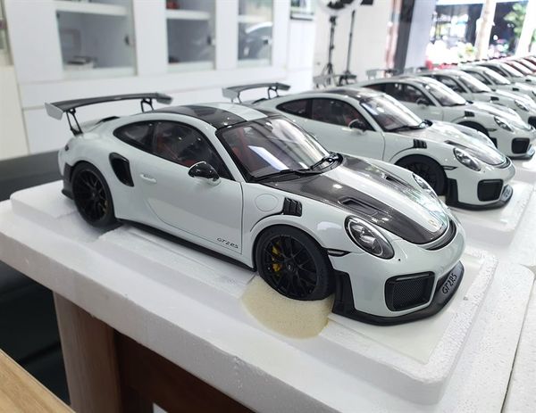 Xe Mô Hình Porsche 911 (911.2) GT2 RS Weissach Package ( Trắng )