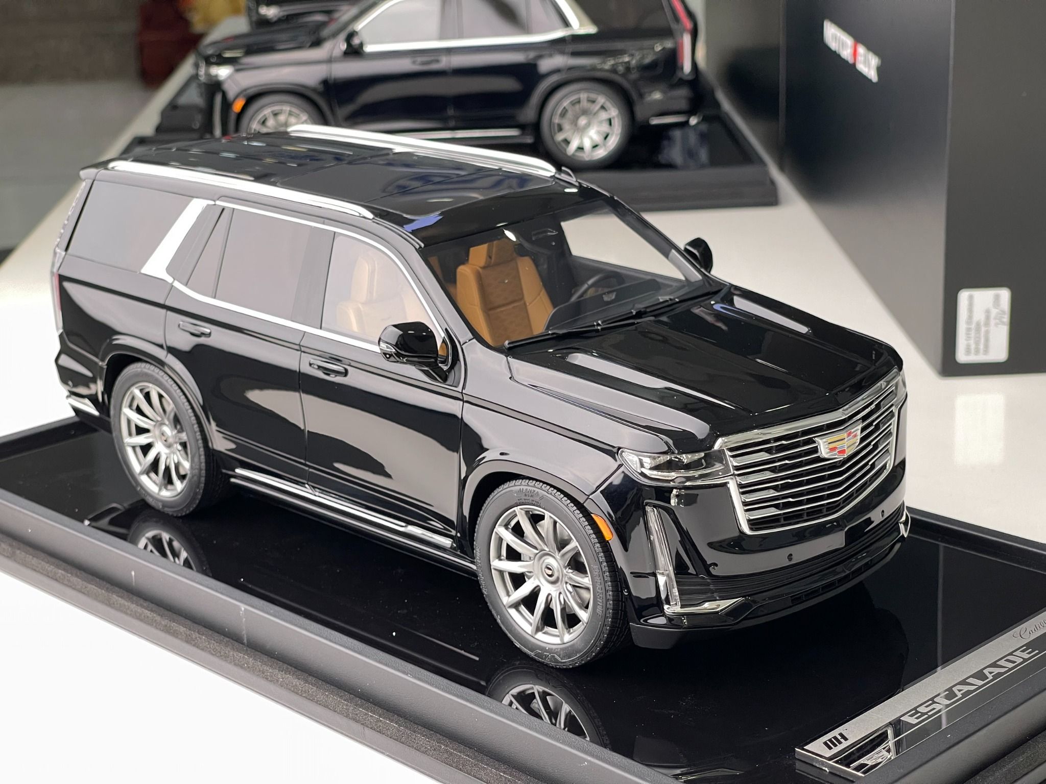 Mô hình Xe Cadillac Escalade 124 Welly  Đen Chính Hãng Giá Rẻ