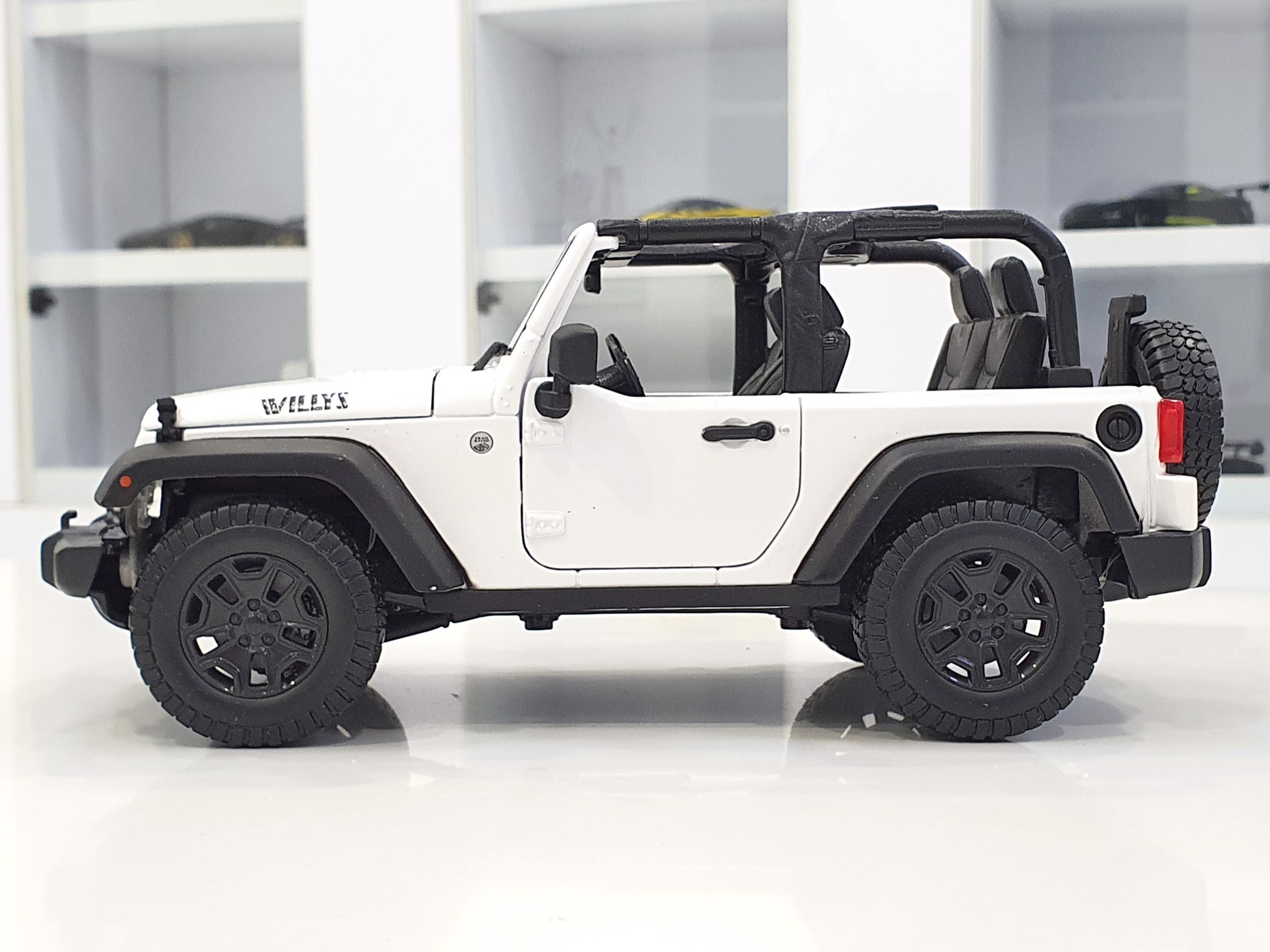 Xe Mô Hình Jeep Wrangler Convertible 2014 1:18 Maisto (Trắng) – Shop Xe Mô  Hình Tĩnh