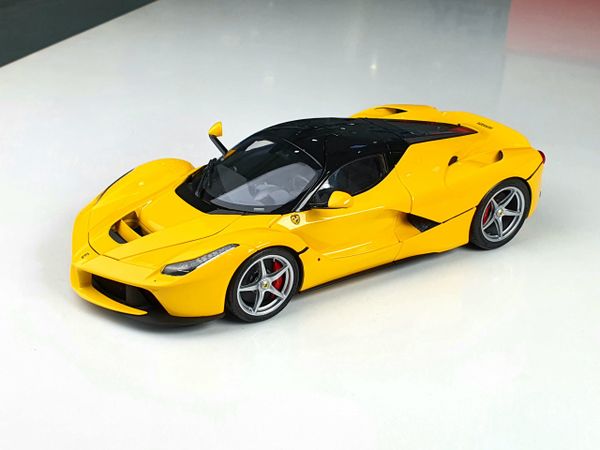 Xe Mô Hình Ferrari LaFerrari 1:18 BBR Models ( Vàng Mui Đen )