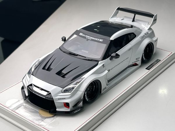 Xe Mô Hình Nissan GTR R35 Liberty Walk 1:18 LB Performance ( Trắng mui đen )