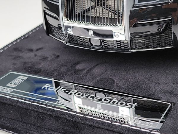 Xe Mô Hình Rolls-Royce Ghost 1:18 HH Model ( Đen/ Mui Bạc Nội Thất Hồng )