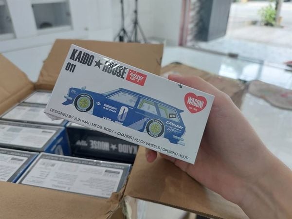 Xe Mô Hình Datsun Kaido 510 Wagon 1:64 Kaido House / MiniGT (Xanh Dương)